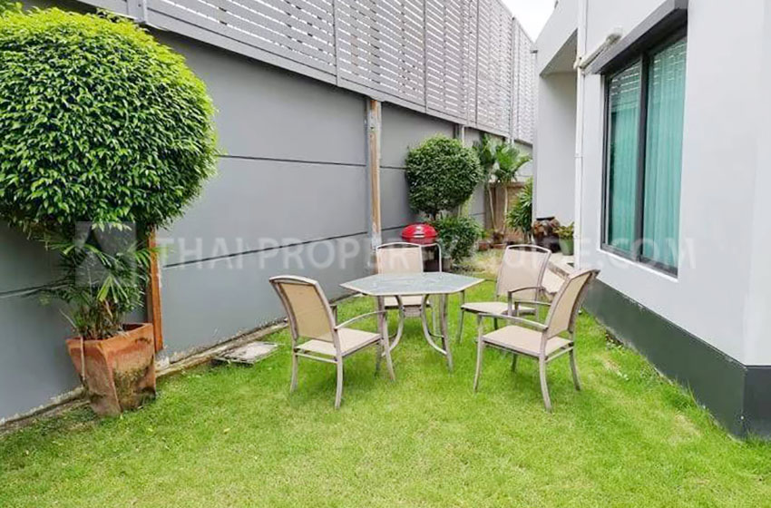 House with Shared Pool in Krung Thep Kritha 